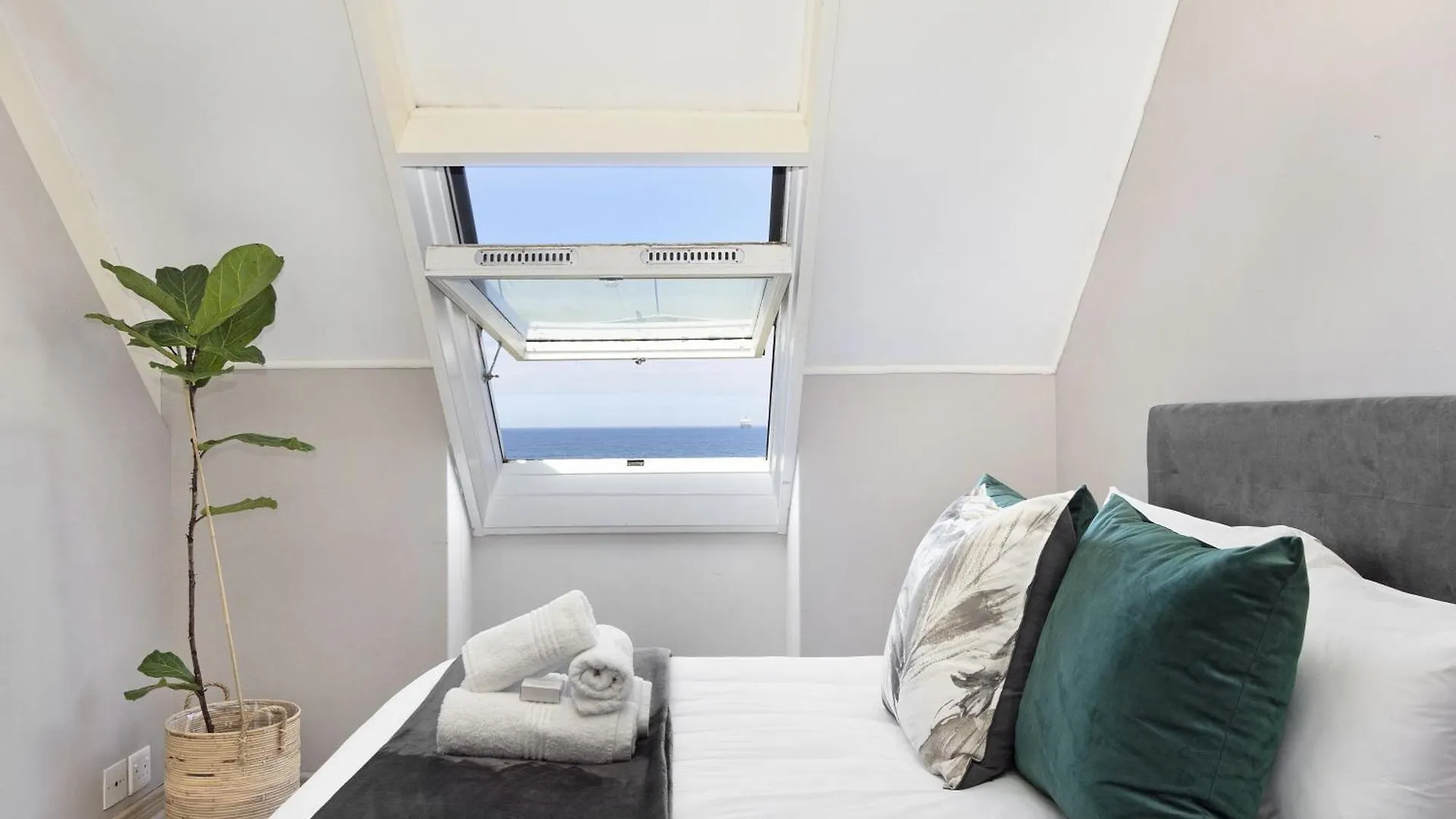 Dolphin Beach H301 Bloubergstrand Apartment