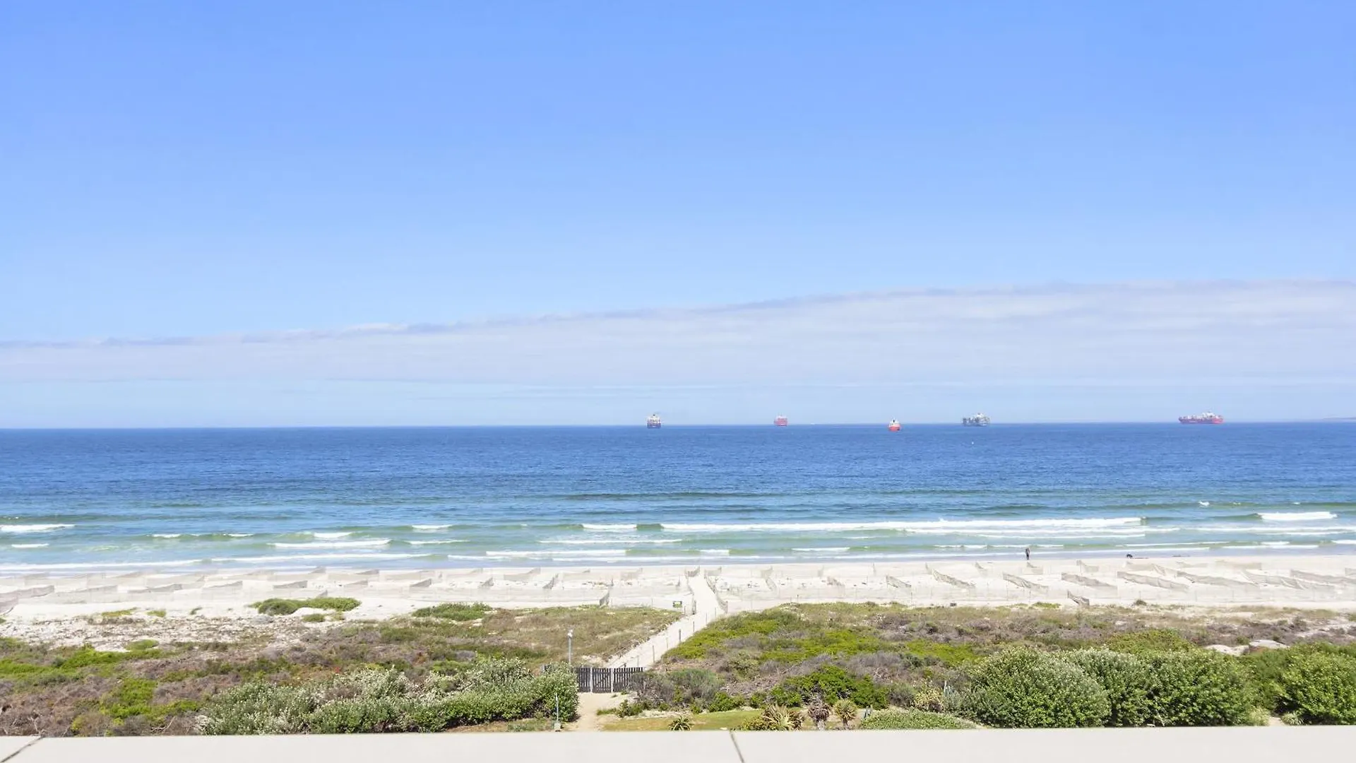 Dolphin Beach H301 Bloubergstrand Apartment