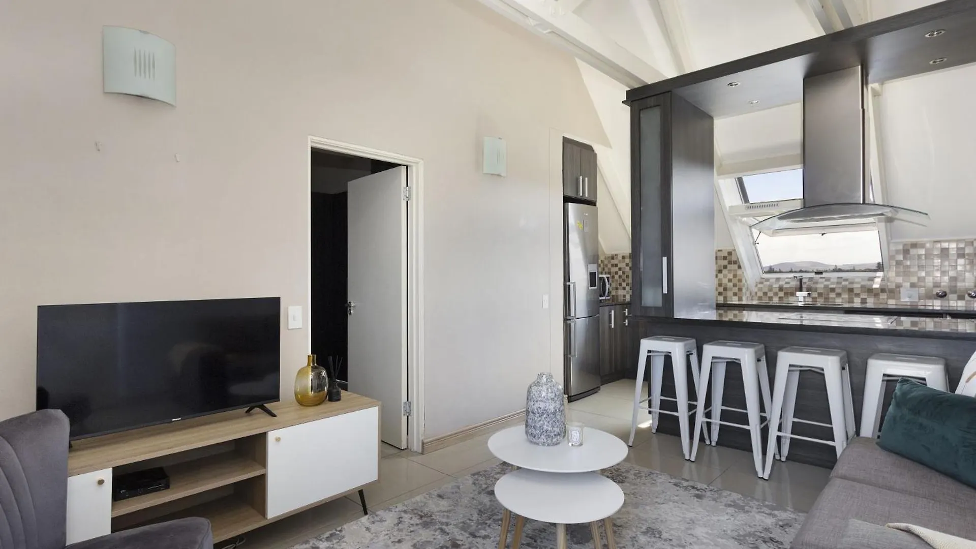 Dolphin Beach H301 Bloubergstrand