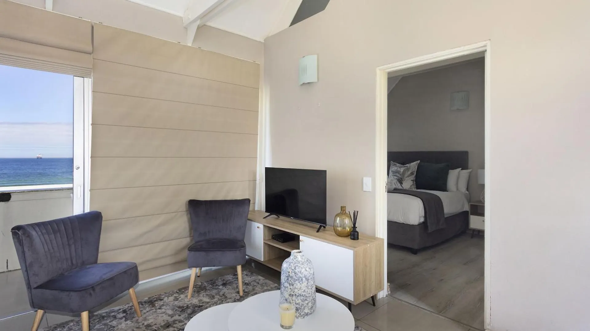 Dolphin Beach H301 Bloubergstrand Apartment